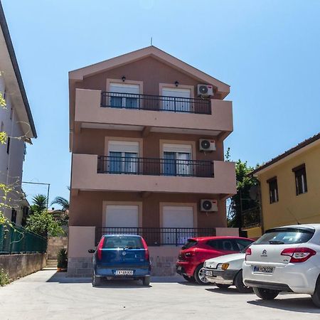 Fort City Apartments Teodo Esterno foto