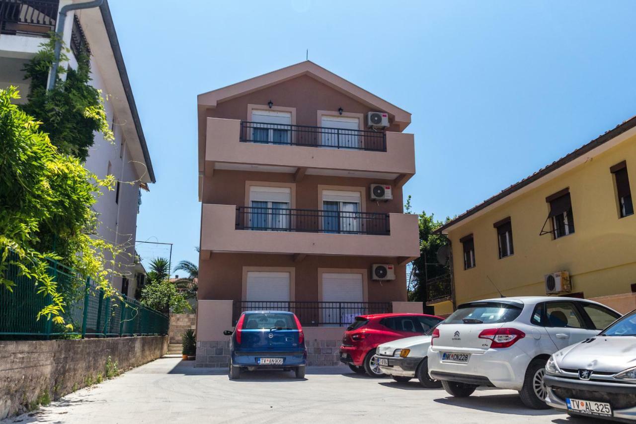 Fort City Apartments Teodo Esterno foto