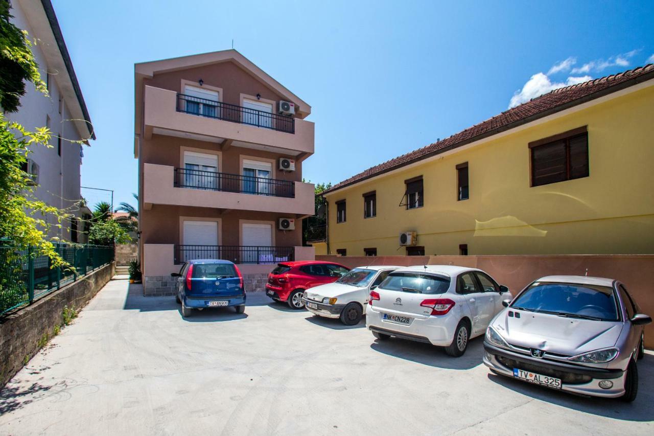 Fort City Apartments Teodo Esterno foto